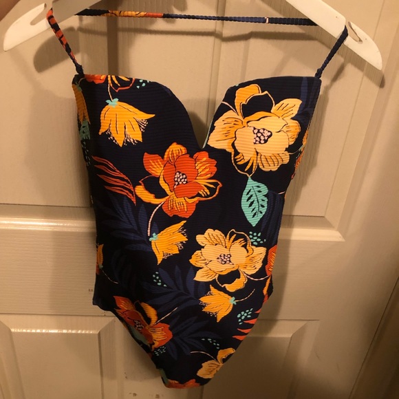 ON VACATION BANDEAU ONE PIECE SWIMSUIT WITH TAGS - Picture 2 of 15